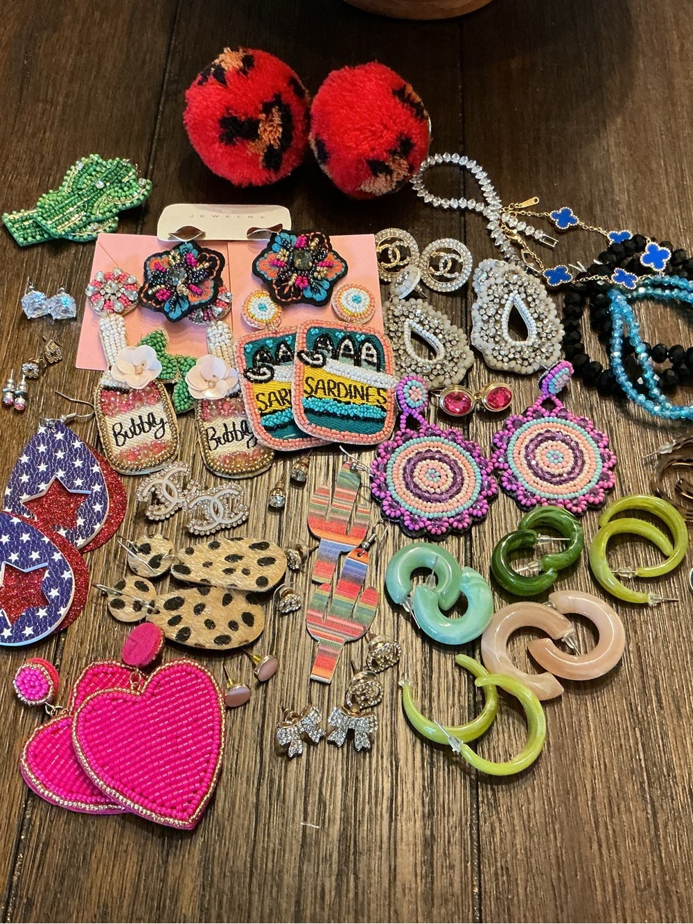 💖 **BIG Fashion Jewelry Lot — Earrings + Bracelets!**